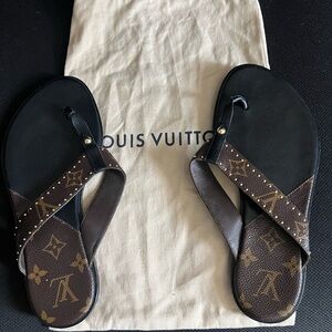 Louis Vuitton monogram flat thong sandal in size 37 1/2